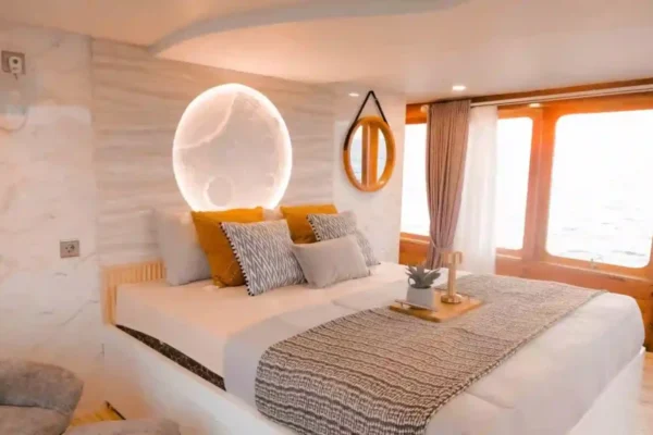 Semesta-Voyages-Moon-Cabin Semesta-Voyages-Moon-Cabin